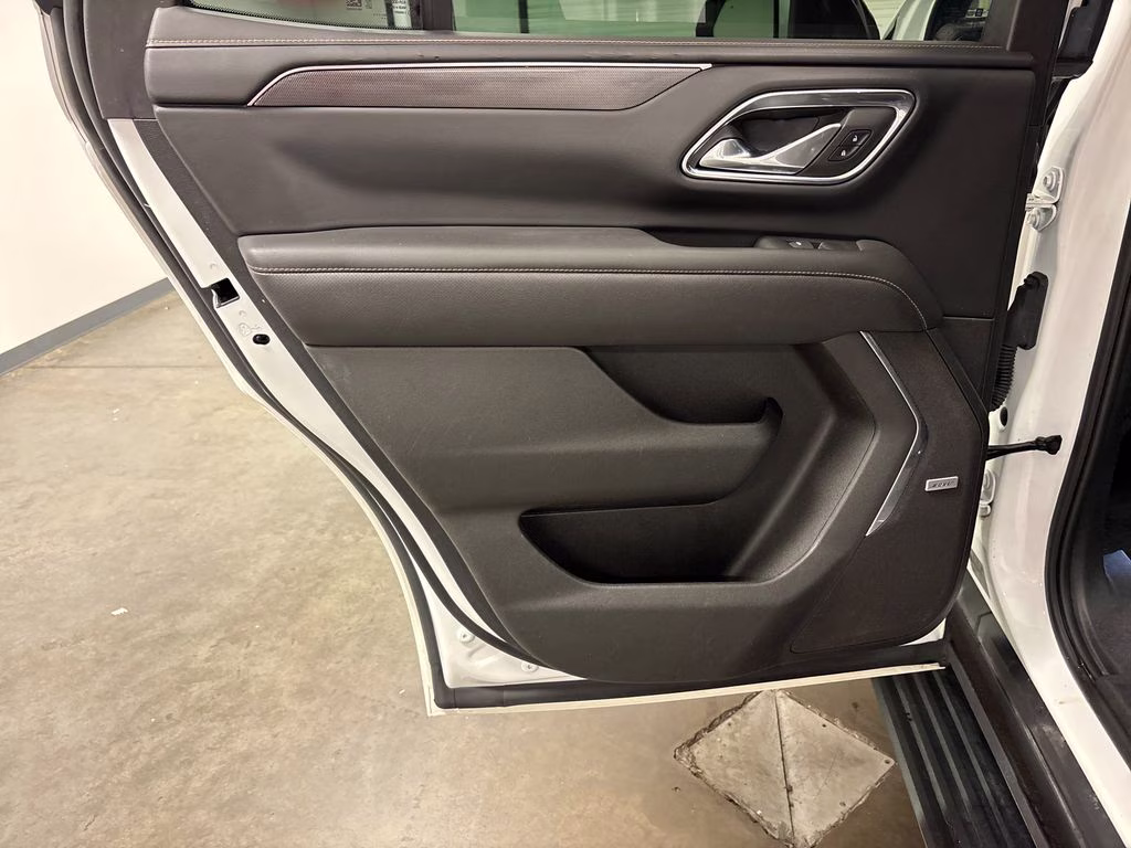 2023 Summit White GMC Yukon AT4 4X4 SUV