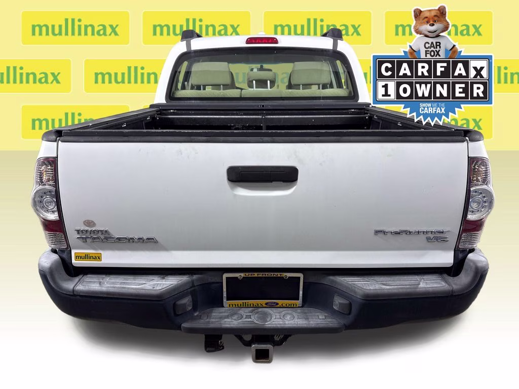 2009 Super White Toyota Tacoma PreRunner RWD Truck