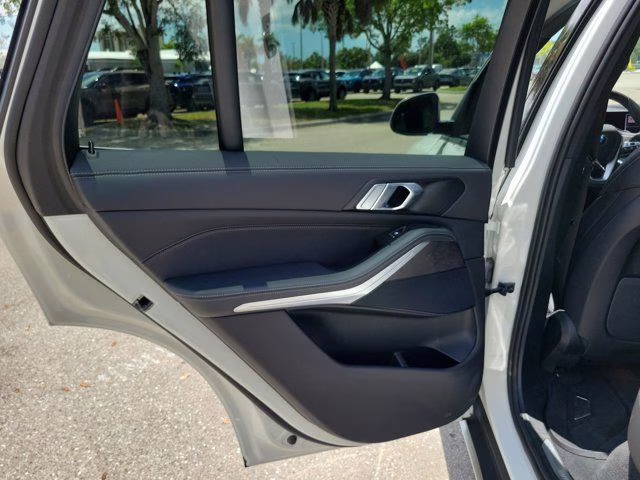 2025 Alpine White BMW X5 sDrive40i RWD SUV