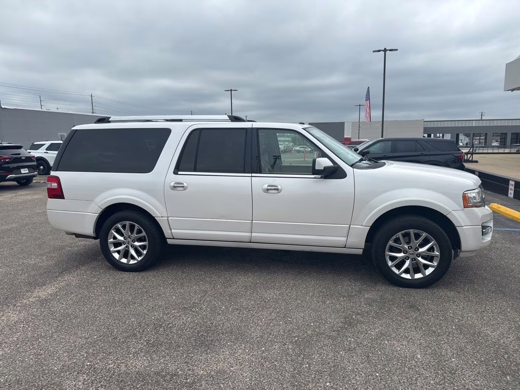2017 White Platinum Metallic Tri-Coat Ford Expedition EL Limited RWD SUV