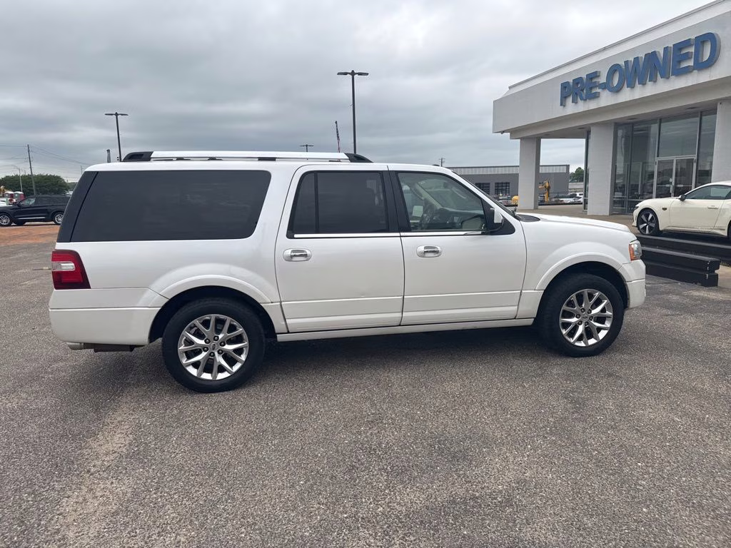 2017 White Platinum Metallic Tri-Coat Ford Expedition EL Limited RWD SUV