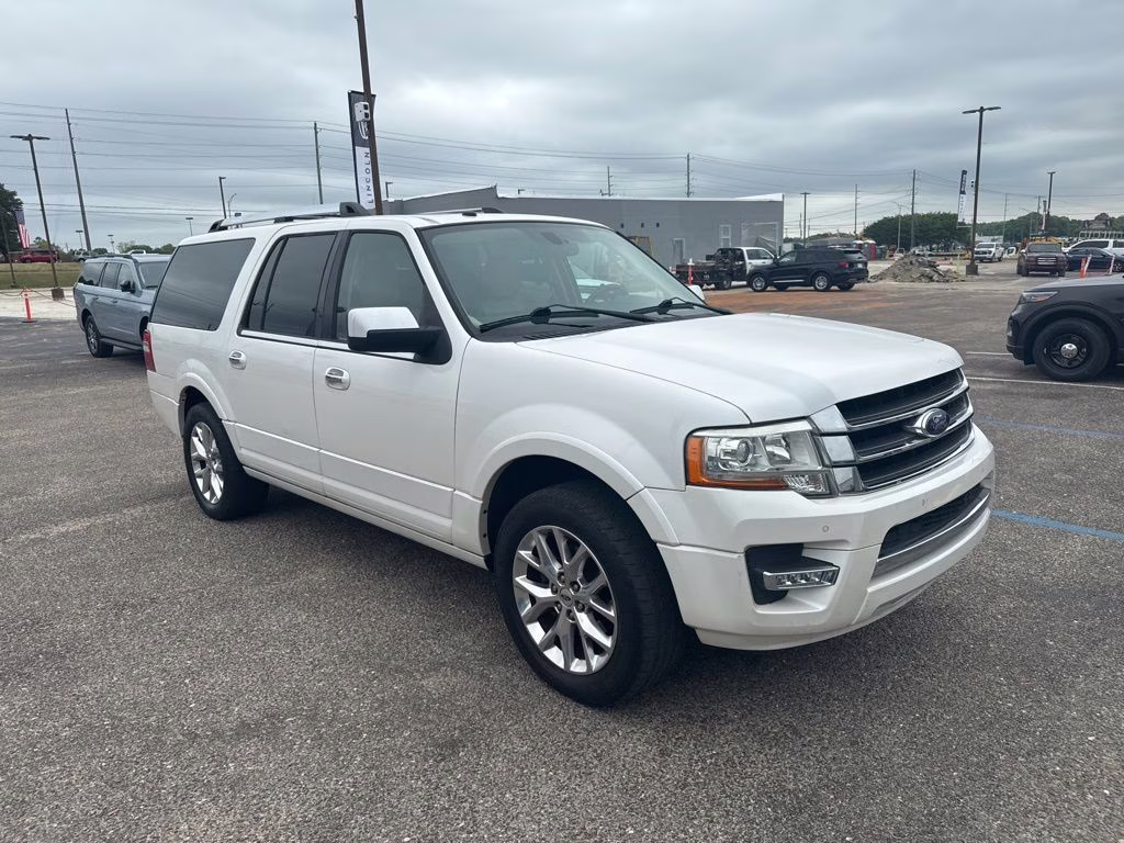 2017 White Platinum Metallic Tri-Coat Ford Expedition EL Limited RWD SUV