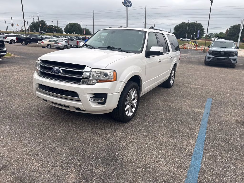 2017 White Platinum Metallic Tri-Coat Ford Expedition EL Limited RWD SUV