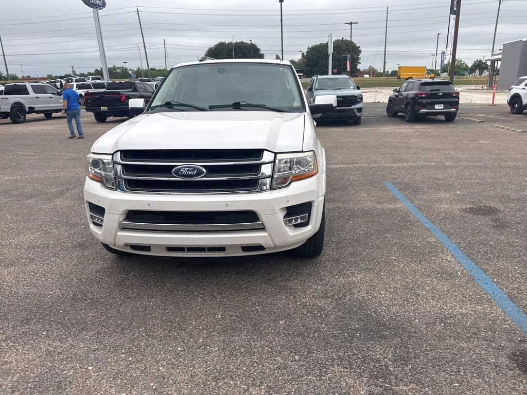 2017 White Platinum Metallic Tri-Coat Ford Expedition EL Limited RWD SUV