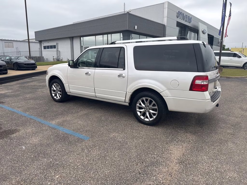 2017 White Platinum Metallic Tri-Coat Ford Expedition EL Limited RWD SUV
