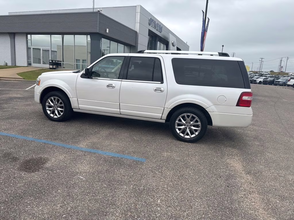 2017 White Platinum Metallic Tri-Coat Ford Expedition EL Limited RWD SUV