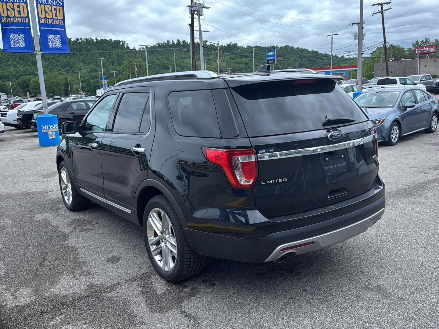 2017 Shadow Black Ford Explorer tan 4X4 SUV