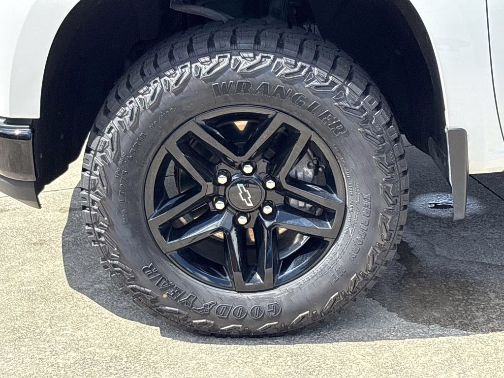 2021 Summit White Chevrolet Silverado 1500 LT Trail Boss 4X4 Truck