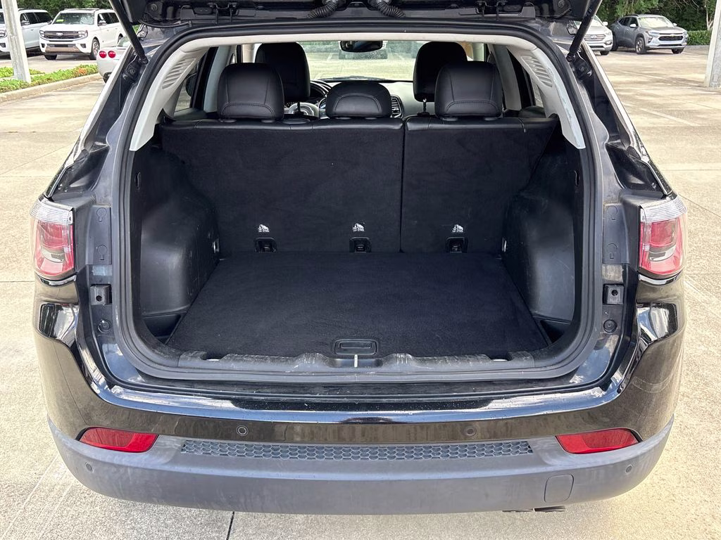 2018 Diamond Black Crystal Pearlcoat Jeep Compass Limited FWD SUV