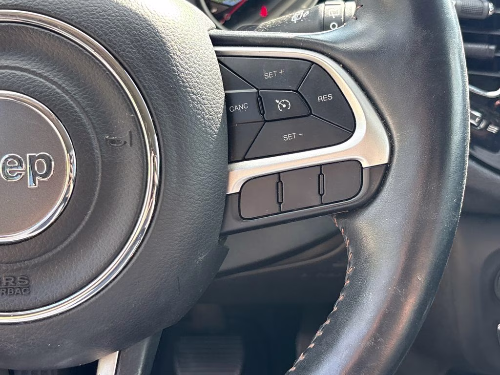 2018 Diamond Black Crystal Pearlcoat Jeep Compass Limited FWD SUV
