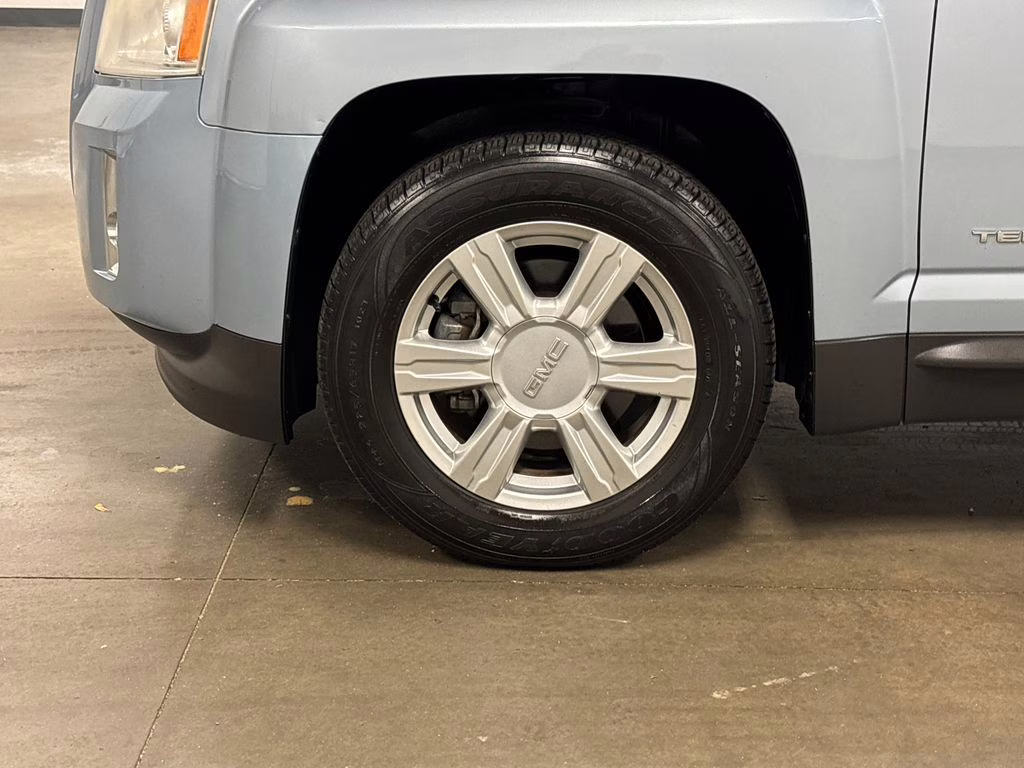 2015 Silver Sky Metallic GMC Terrain SLE-1 FWD SUV