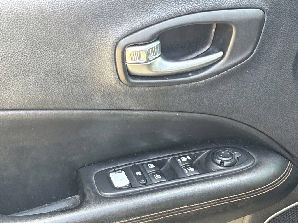 2018 Diamond Black Crystal Pearlcoat Jeep Compass Limited FWD SUV