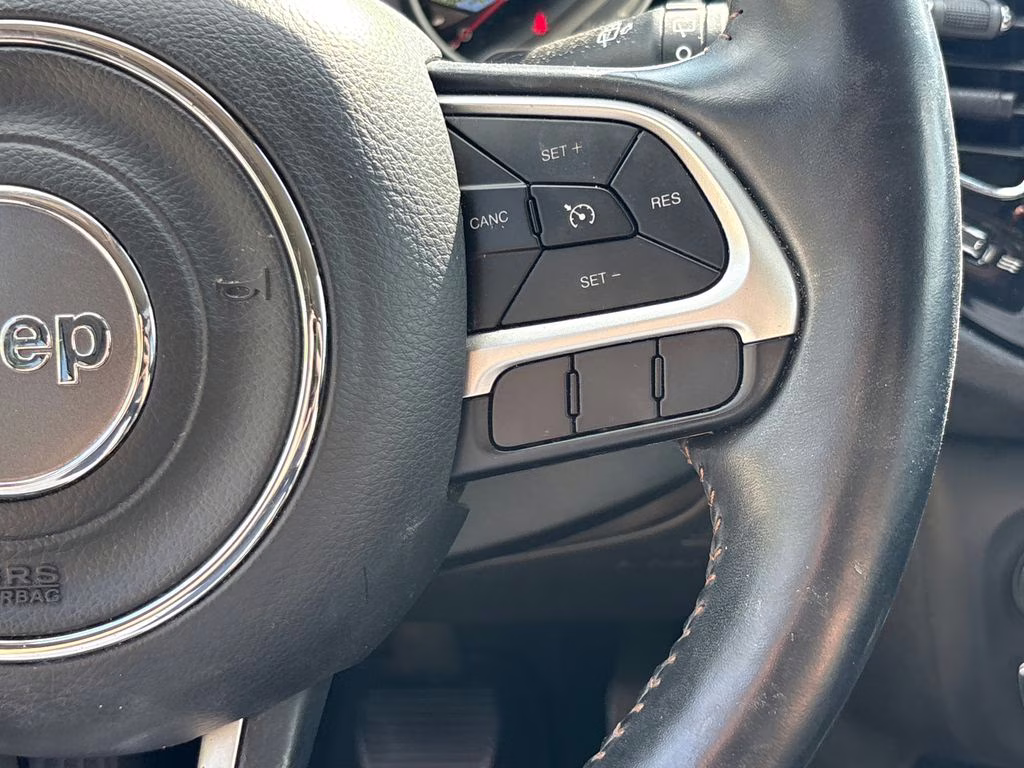 2018 Diamond Black Crystal Pearlcoat Jeep Compass Limited FWD SUV