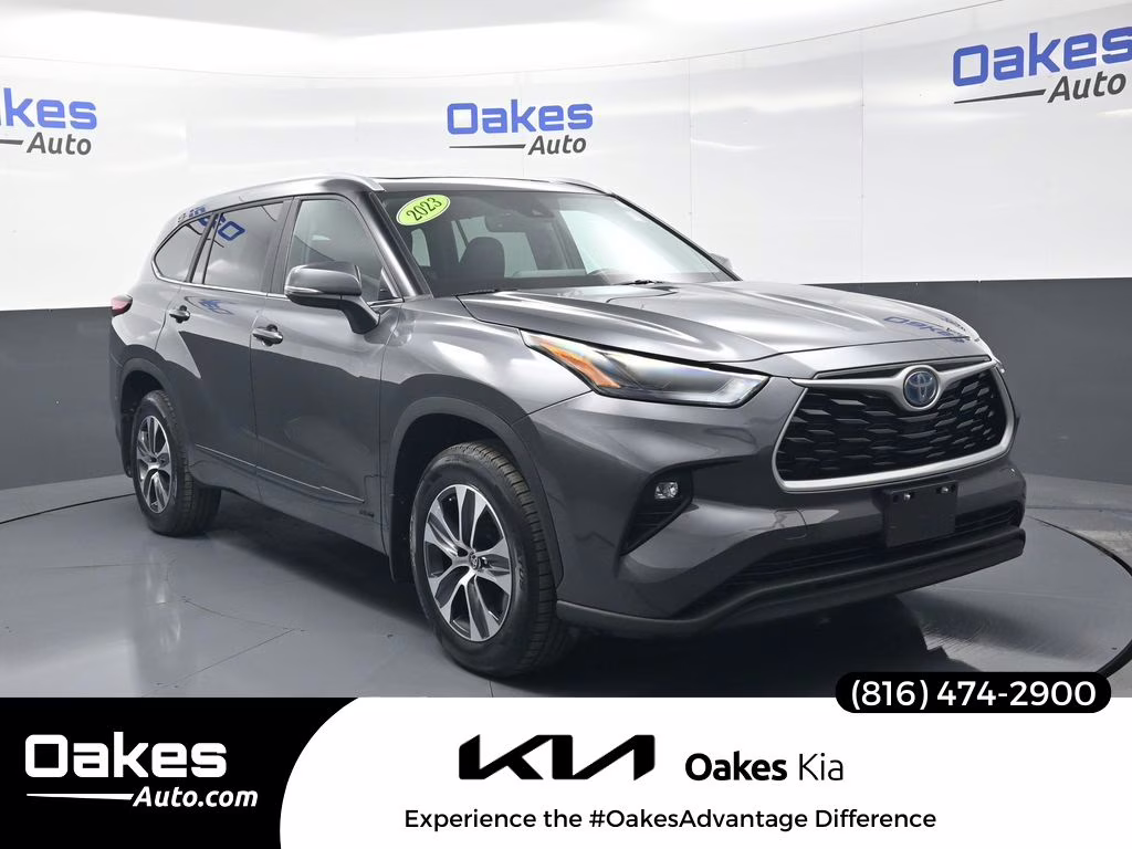 2023 Magnetic Gray Metallic Toyota Highlander Hybrid XLE AWD SUV