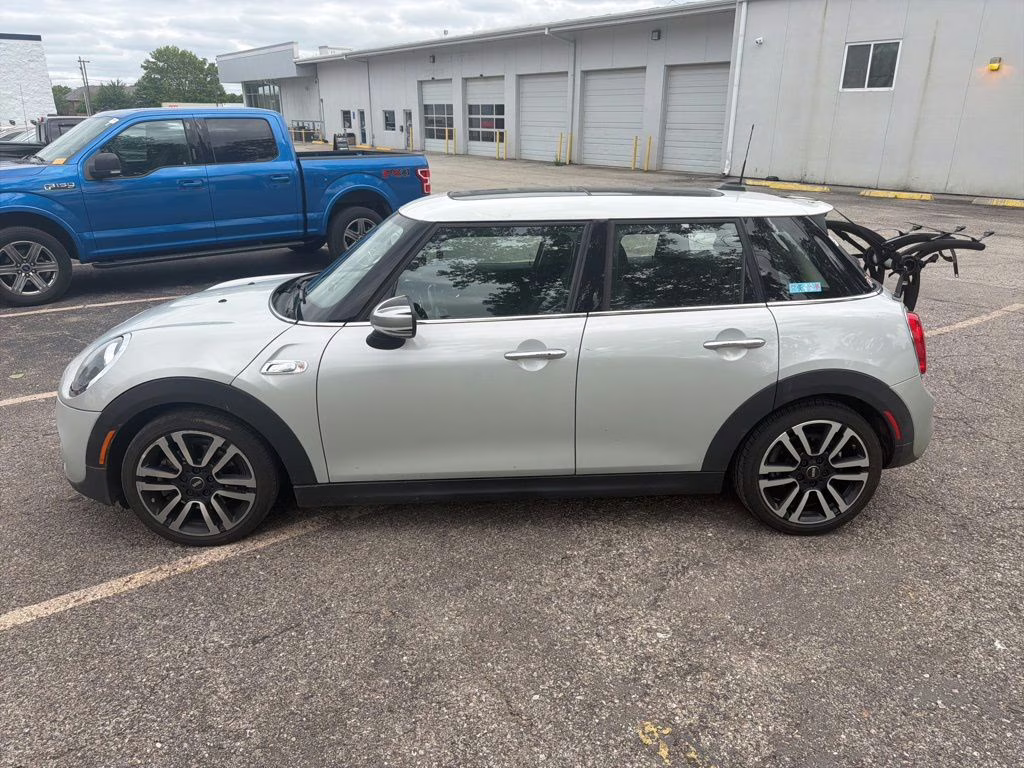 2019 White Silver MINI Cooper S Signature FWD Hatchback