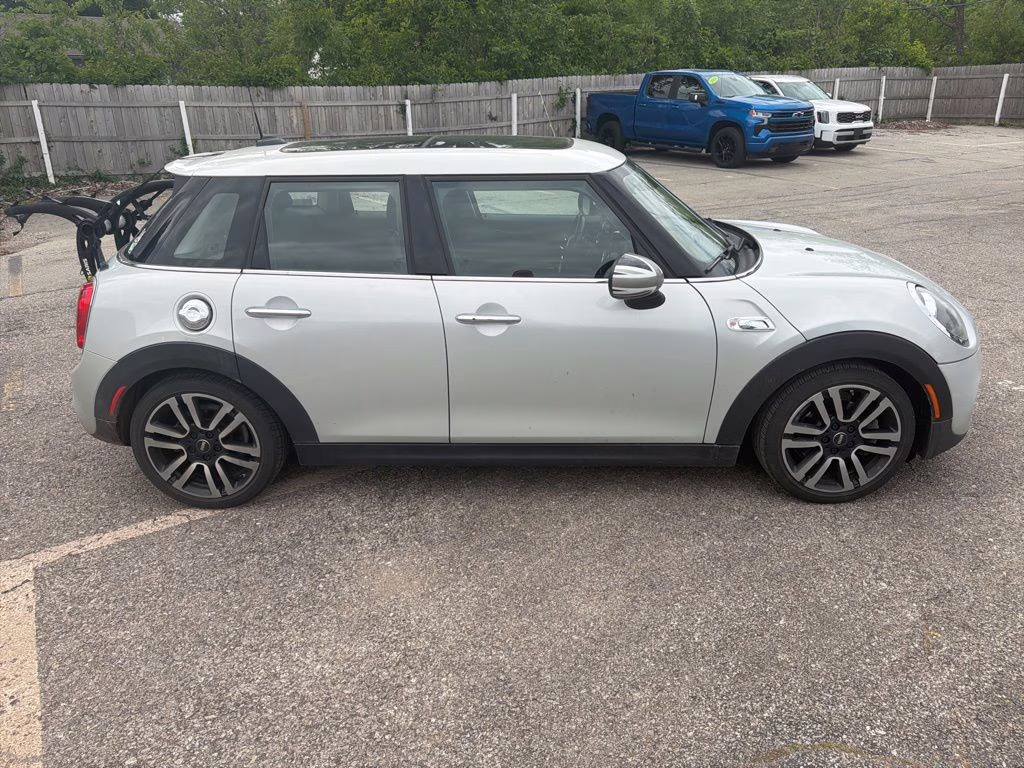 2019 White Silver MINI Cooper S Signature FWD Hatchback