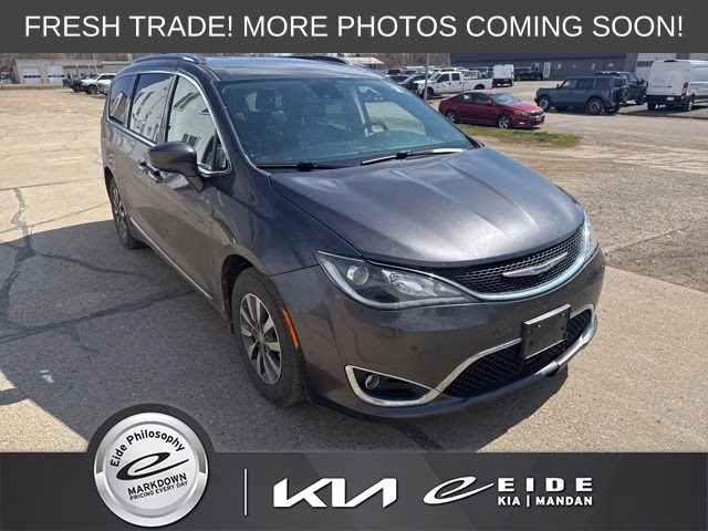 2020 Granite Crystal Metallic Clearcoat Chrysler Pacifica Touring L Plus FWD Van