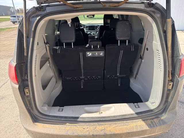 2020 Granite Crystal Metallic Clearcoat Chrysler Pacifica Touring L Plus FWD Van