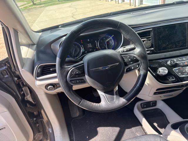 2020 Granite Crystal Metallic Clearcoat Chrysler Pacifica Touring L Plus FWD Van