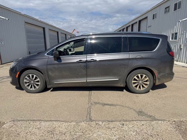 2020 Granite Crystal Metallic Clearcoat Chrysler Pacifica Touring L Plus FWD Van