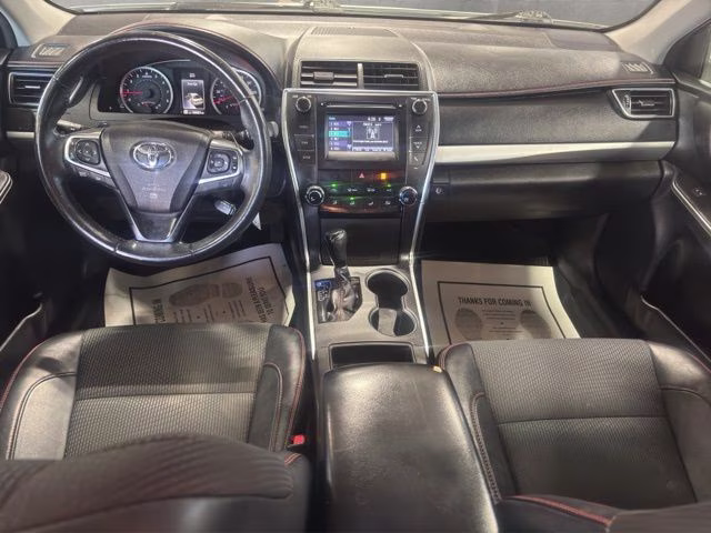 2017 Super White Toyota Camry SE FWD Sedan