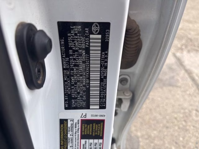 2017 Super White Toyota Camry SE FWD Sedan