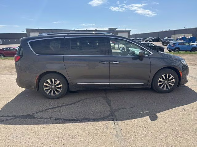 2020 Granite Crystal Metallic Clearcoat Chrysler Pacifica Touring L Plus FWD Van