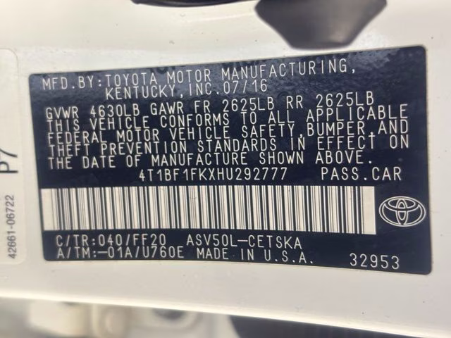 2017 Super White Toyota Camry SE FWD Sedan