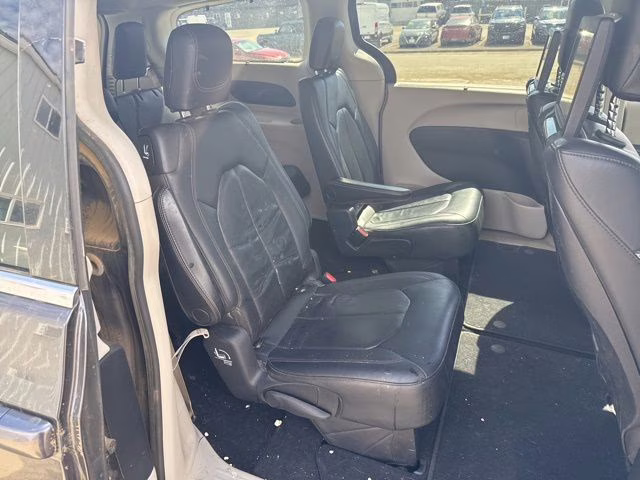 2020 Granite Crystal Metallic Clearcoat Chrysler Pacifica Touring L Plus FWD Van