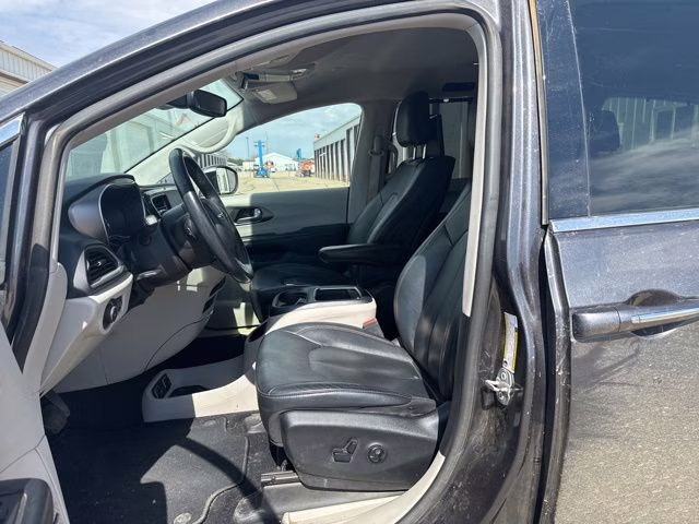 2020 Granite Crystal Metallic Clearcoat Chrysler Pacifica Touring L Plus FWD Van