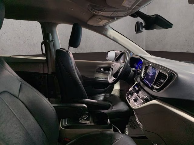 2020 Granite Crystal Metallic Clearcoat Chrysler Pacifica Touring L Plus FWD Van