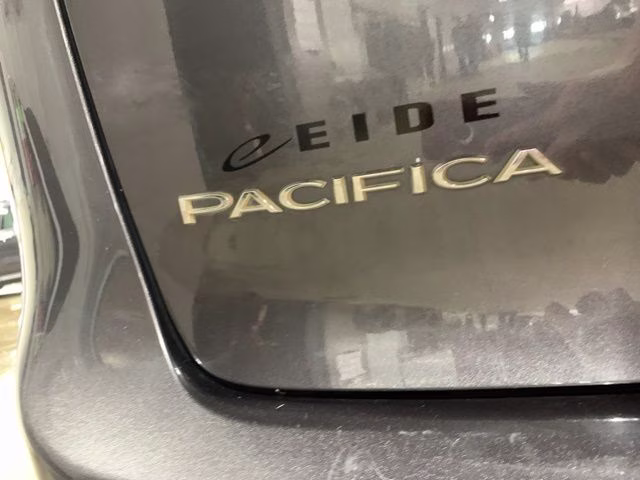 2020 Granite Crystal Metallic Clearcoat Chrysler Pacifica Touring L Plus FWD Van