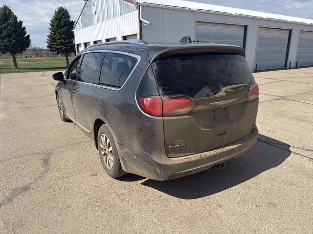 2020 Granite Crystal Metallic Clearcoat Chrysler Pacifica Touring L Plus FWD Van