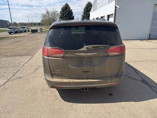 2020 Granite Crystal Metallic Clearcoat Chrysler Pacifica Touring L Plus FWD Van