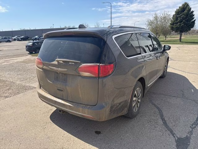 2020 Granite Crystal Metallic Clearcoat Chrysler Pacifica Touring L Plus FWD Van