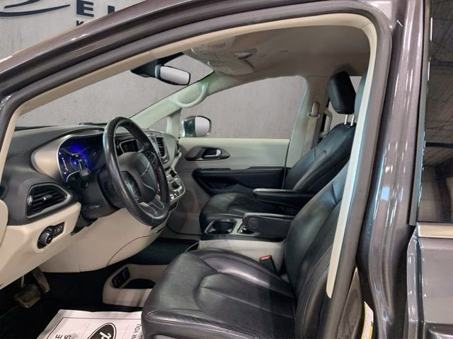 2020 Granite Crystal Metallic Clearcoat Chrysler Pacifica Touring L Plus FWD Van