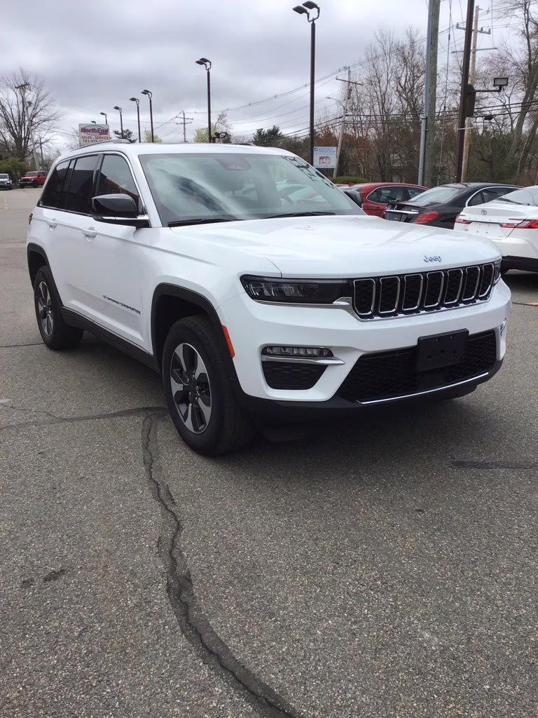 2022 Bright White Clearcoat Jeep Grand Cherokee 4xe 4X4 SUV