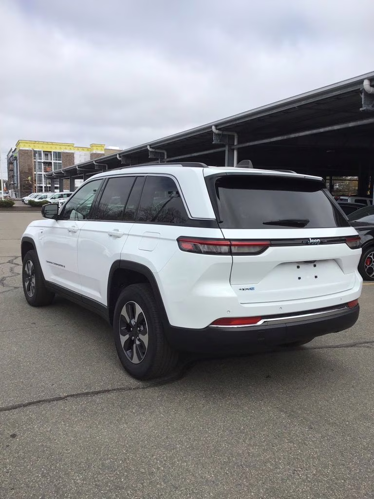 2022 Bright White Clearcoat Jeep Grand Cherokee 4xe 4X4 SUV