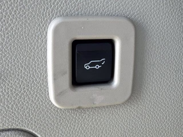 2012 Ingot Silver Lincoln Navigator Base RWD SUV