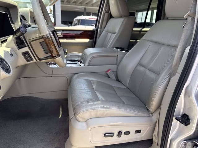 2012 Ingot Silver Lincoln Navigator Base RWD SUV