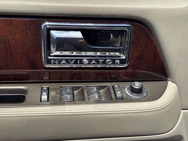 2012 Ingot Silver Lincoln Navigator Base RWD SUV