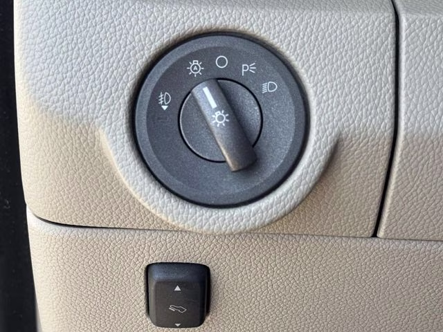 2012 Ingot Silver Lincoln Navigator Base RWD SUV