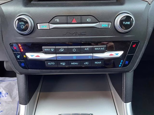 2020 White Metallic Ford Explorer Limited 4X4 SUV