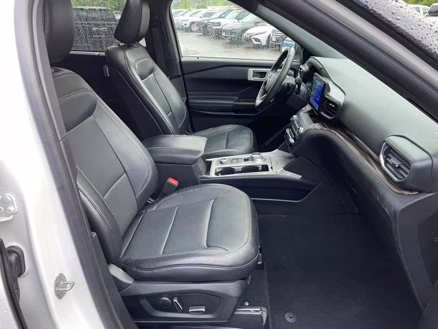 2020 White Metallic Ford Explorer Limited 4X4 SUV