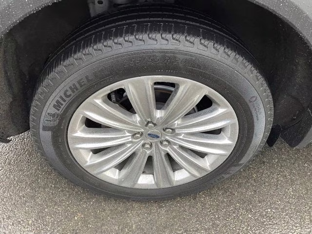 2020 White Metallic Ford Explorer Limited 4X4 SUV