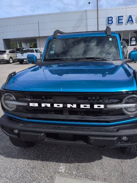 2021 Blue Metallic Ford Bronco Outer Banks 4X4 SUV