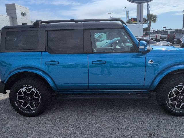 2021 Blue Metallic Ford Bronco Outer Banks 4X4 SUV