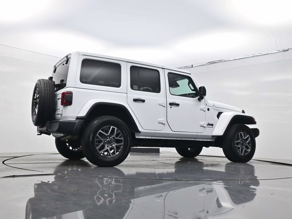 2026 Bright White Clearcoat Jeep Wrangler Sahara 4X4 SUV