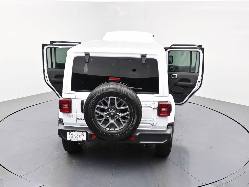 2026 Bright White Clearcoat Jeep Wrangler Sahara 4X4 SUV