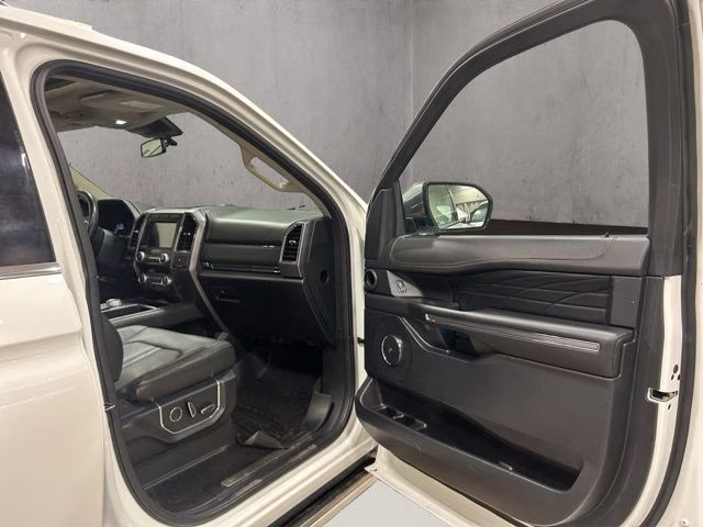 2021 Star White Metallic Tri-Coat Ford Expedition Platinum 4X4 SUV